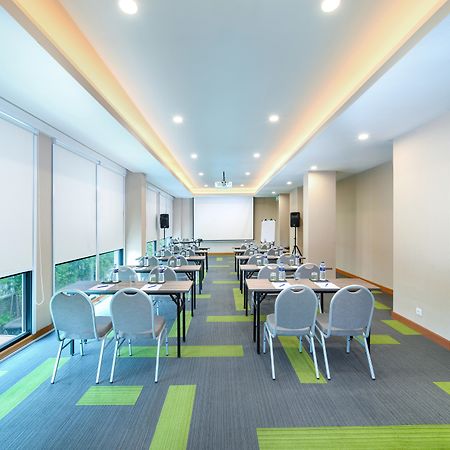Holiday Inn Express Jakarta Matraman By Ihg Екстер'єр фото