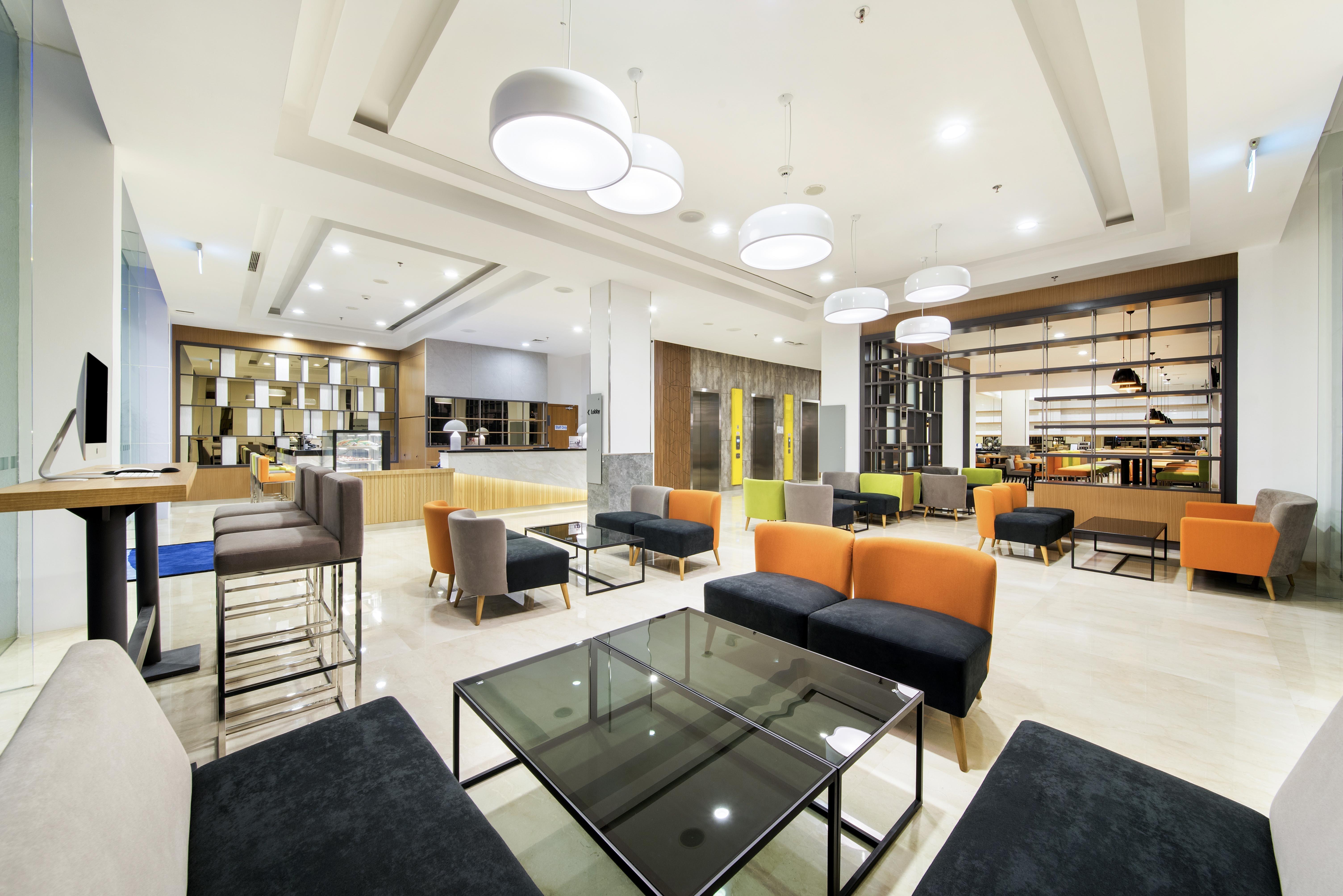 Holiday Inn Express Jakarta Matraman By Ihg Екстер'єр фото