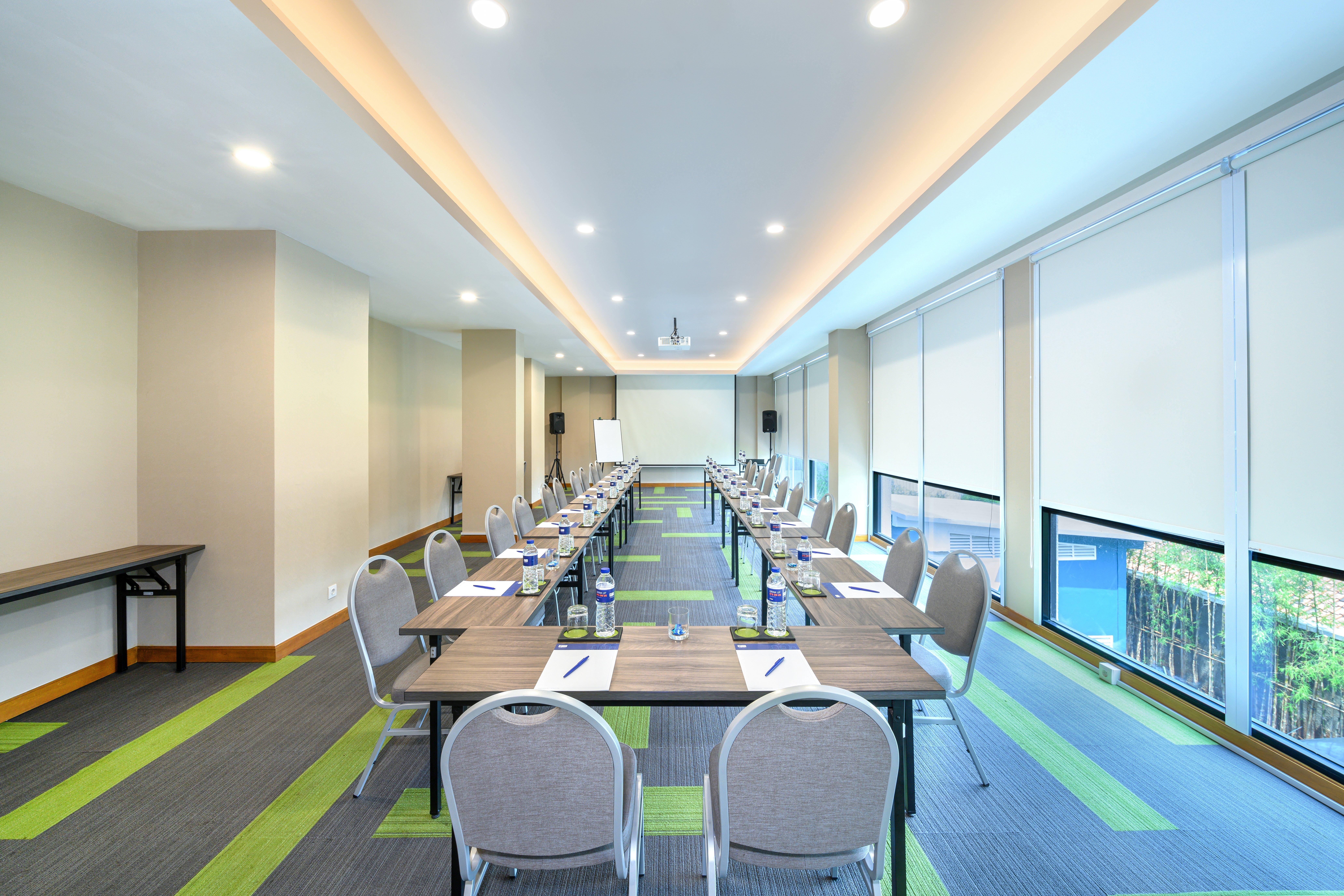 Holiday Inn Express Jakarta Matraman By Ihg Екстер'єр фото