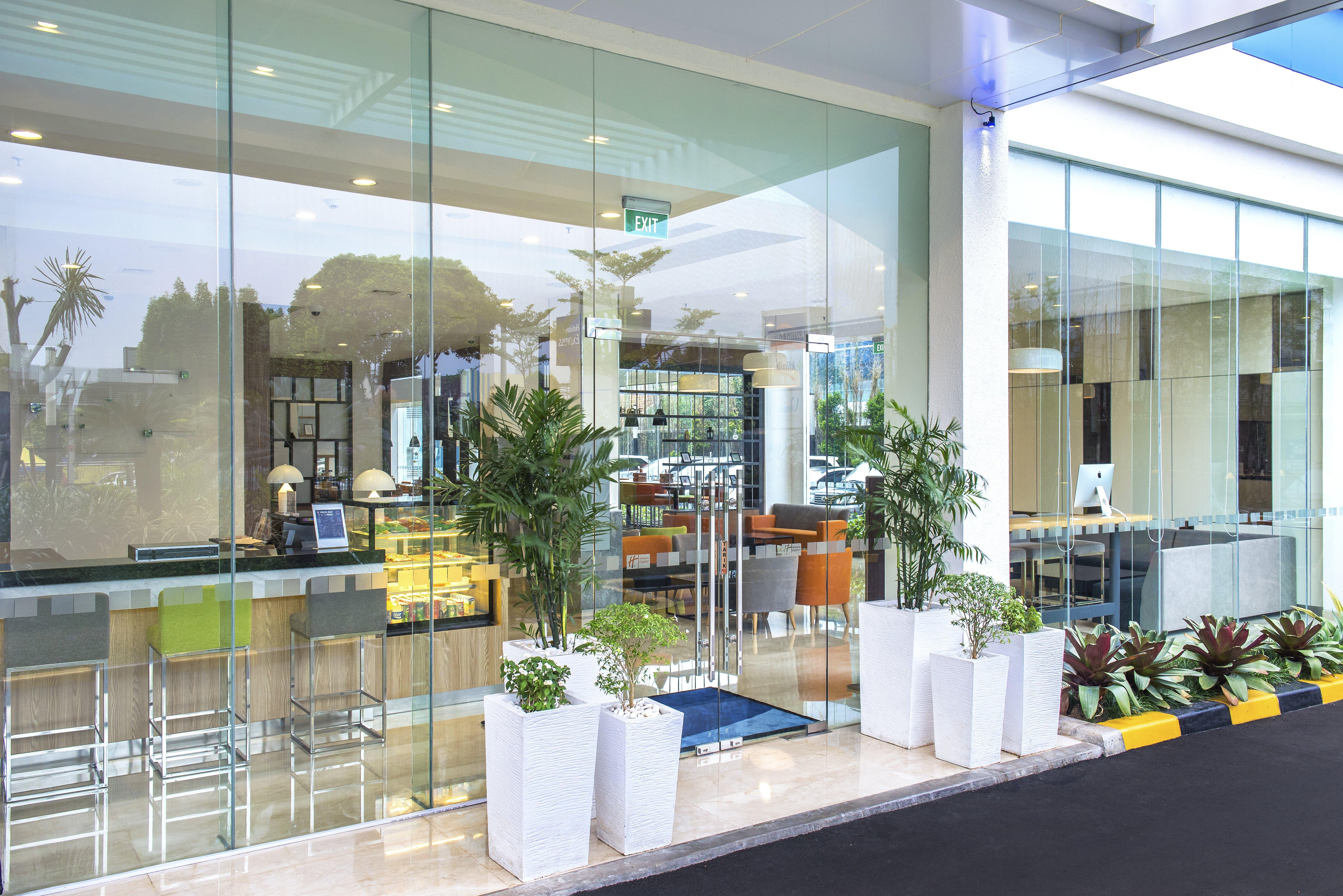 Holiday Inn Express Jakarta Matraman By Ihg Екстер'єр фото