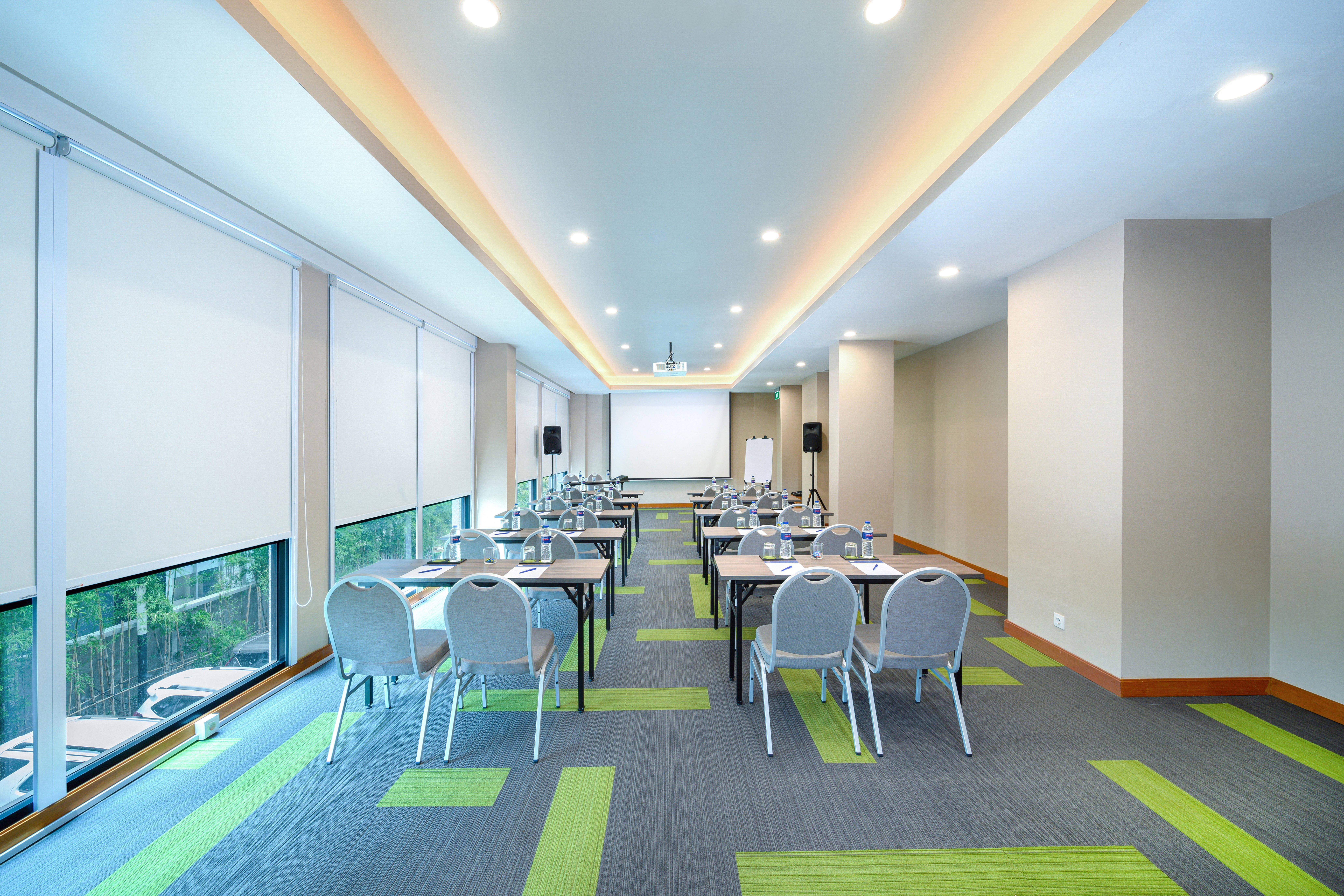 Holiday Inn Express Jakarta Matraman By Ihg Екстер'єр фото