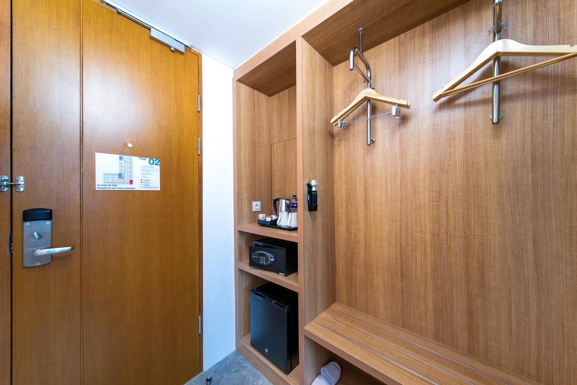 Holiday Inn Express Jakarta Matraman By Ihg Екстер'єр фото
