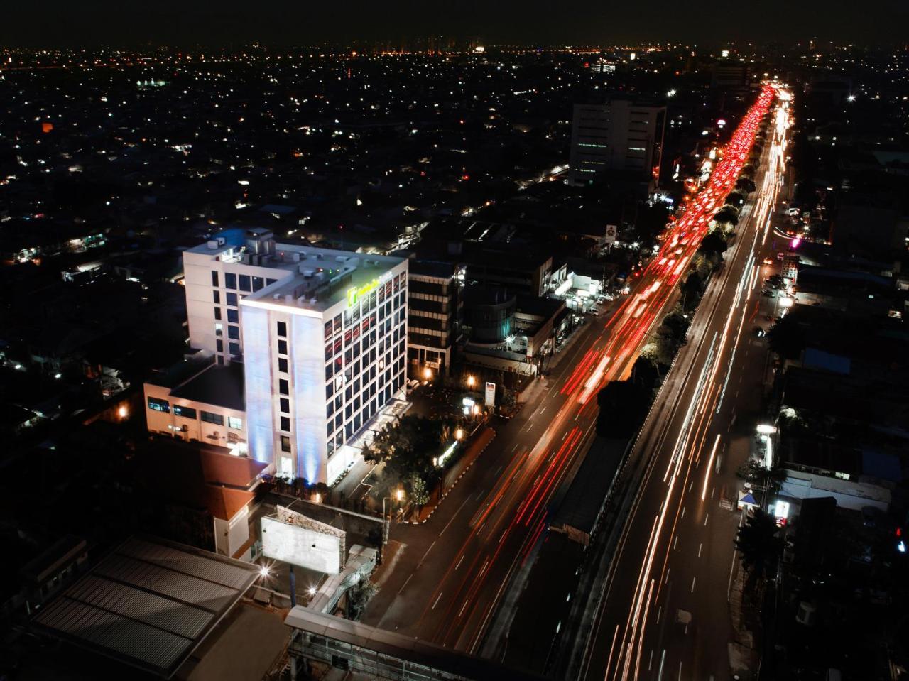 Holiday Inn Express Jakarta Matraman By Ihg Екстер'єр фото
