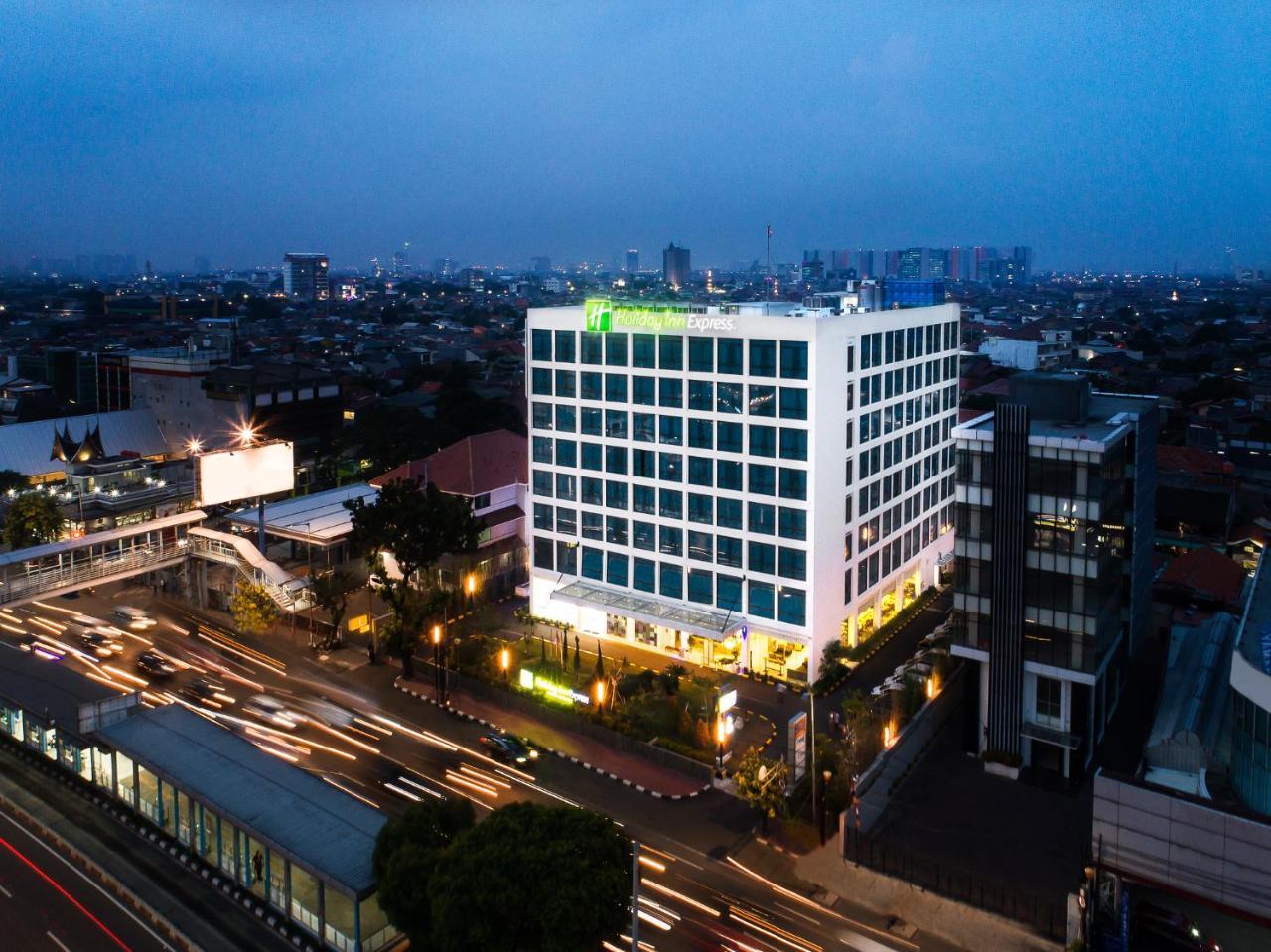 Holiday Inn Express Jakarta Matraman By Ihg Екстер'єр фото