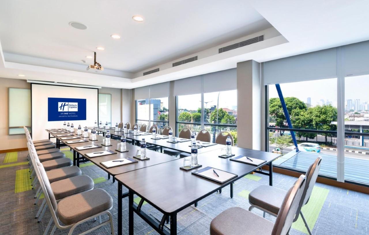 Holiday Inn Express Jakarta Matraman By Ihg Екстер'єр фото